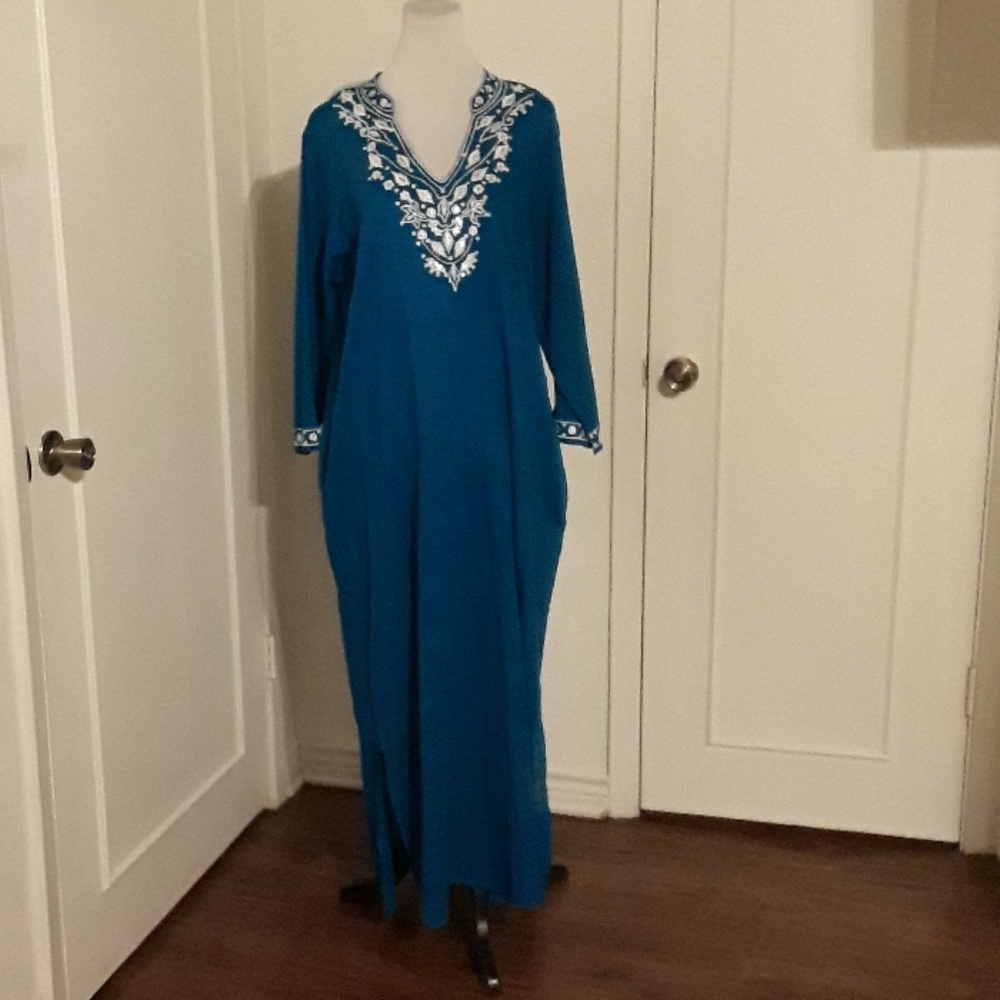 Bundle 3/25-NWT La Cera embroidered Caftan